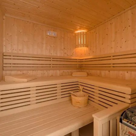 Sleeps 8 Pool Air Con Wifi *
